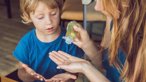  <p><strong>Dior </strong>и <strong>Givenchy </strong>ще създават <strong>дезинфектанти </strong>вместо парфюми</p> 