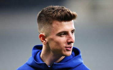 Футболистът на Челси Мейсън Маунт се е извинил официално на