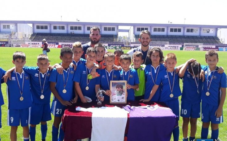 Талантите на Левски: Остани у дома!