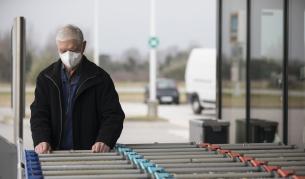 Щабът предлага магазините да работят сутрин само за пенсионерите