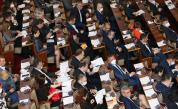  Парламентът одобри нови ограничения за изключителното състояние 