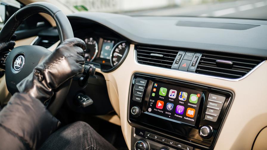<p>Apple CarPlay и Android Auto са по-опасни от алкохола</p>