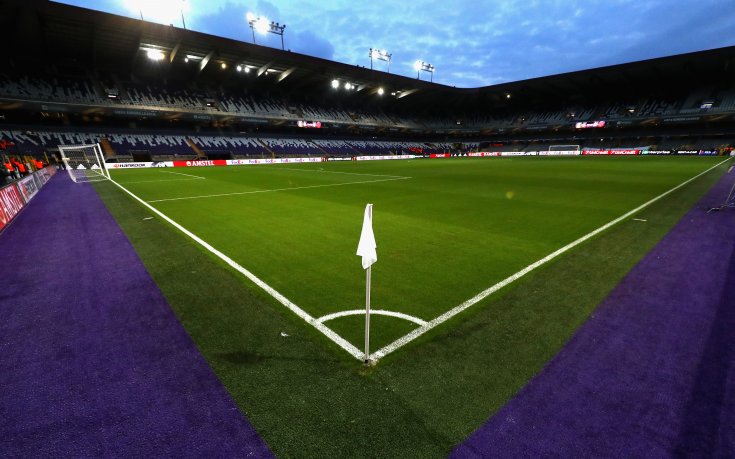 Андерлехт освобождава треньори, пести пари докато първенството е спряно