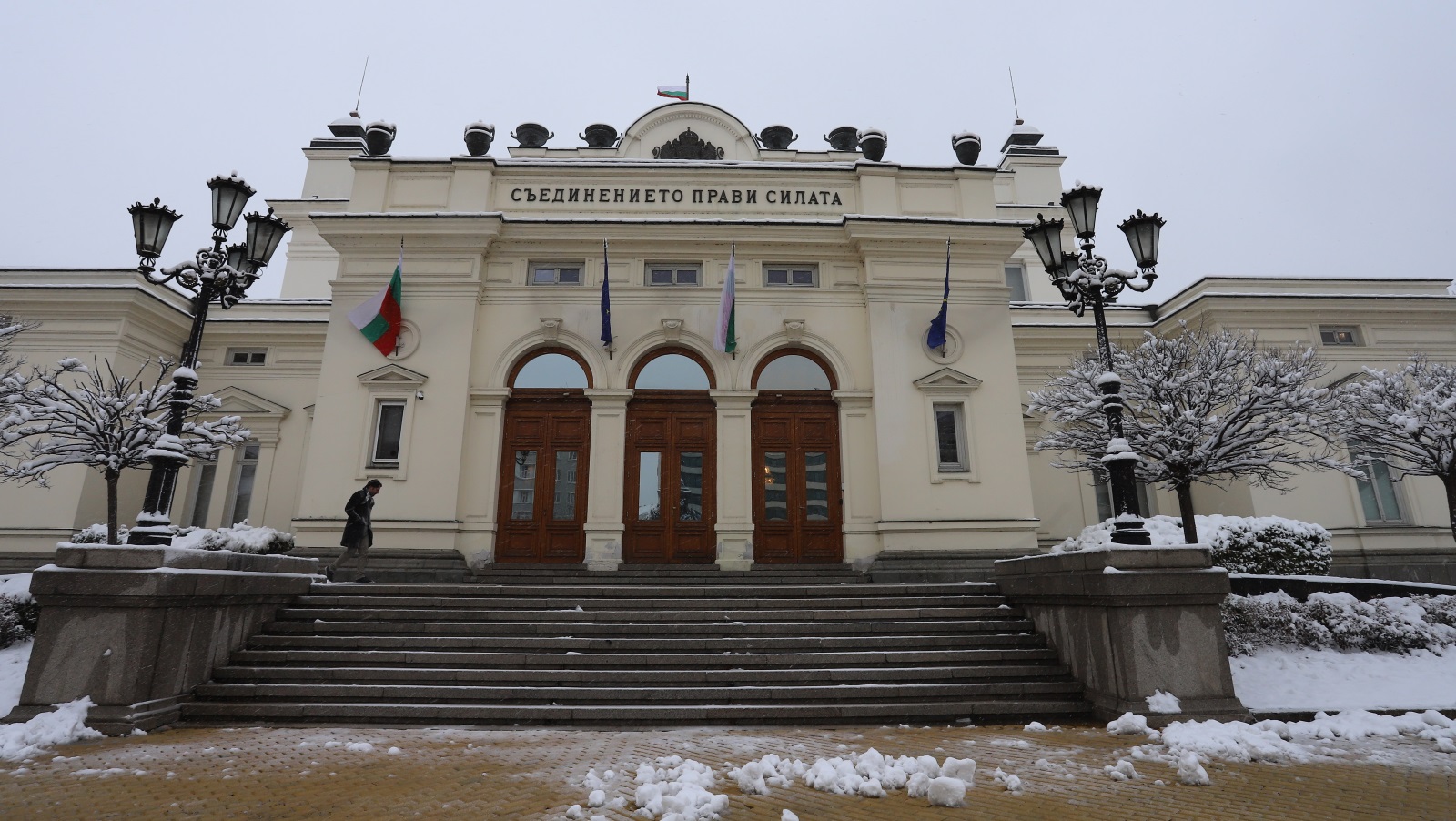 Правната комисия отхвърли предложението на "Възраждане" да отпадне зеленият сертификат за НС