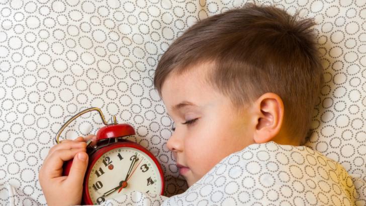 Как да помогнем на детето да изгради навици за сън?