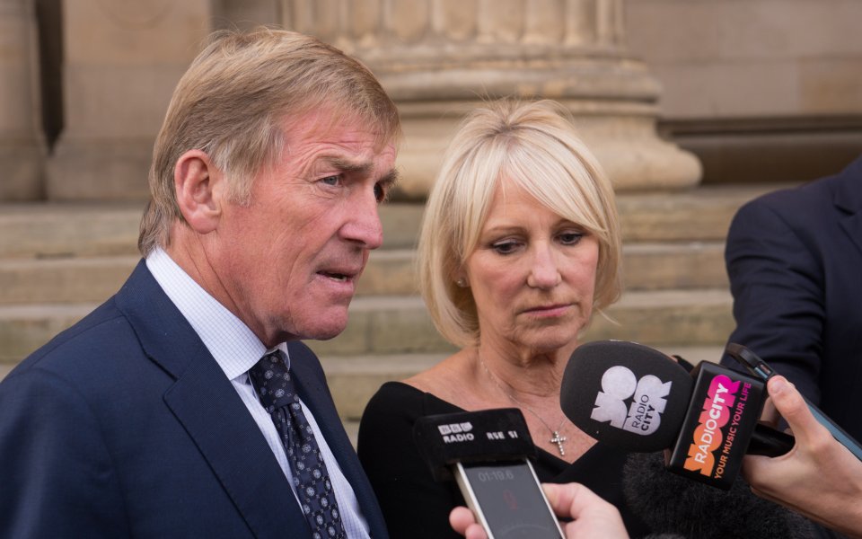 Легендата на Ливърпул сър Кени Далглиш се обърна към феновете