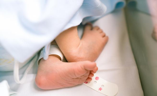 Едно от бебетата, починало след заразяване с коклюш, постъпило с белези на сепсис в болницата