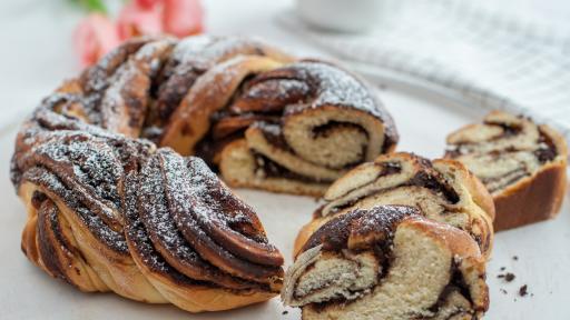  Великденско ентусиазъм: Как да си приготвим козуначено руло 