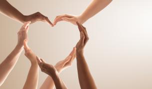 <p>Даренията за медиците на първа линия продължават</p>