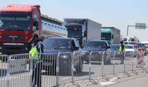 Километрични опашки на изходите на София (СНИМКИ)