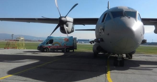 България Военен самолет транспортира дете в спешно състояние от Варна