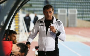 Старши треньорът на Локомотив Пловдив Бруно Акрапович отрече категорично информациите