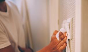 7 повърхности, върху които COVID-19 оцелява най-дълго