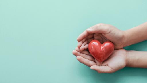  Даренията за битката с COVID-19 не престават 