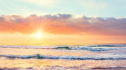  Слънчевото момиче на българската лирика 