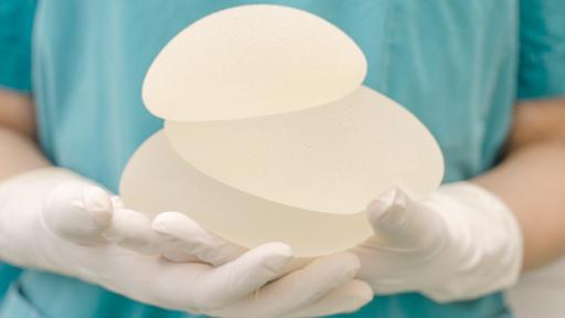  <p>Силиконовите гърди избавиха живота на жена</p> 