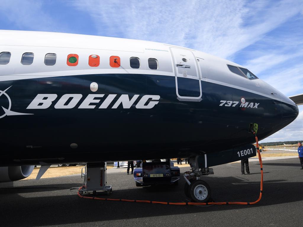 Американският самолетостроител Боинг  представи пред Американската федерална агенция за гражданска авиация 