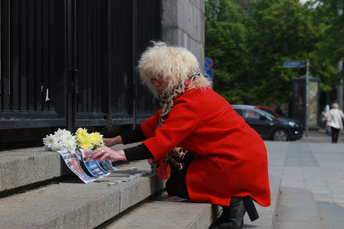 <p>Бдение в памет на загиналия в катастрофа журналист Милен Цветков.</p>