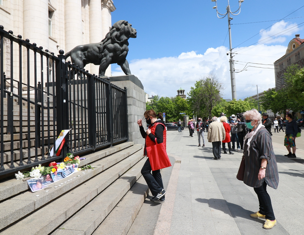 <p>Бдение в памет на загиналия в катастрофа журналист Милен Цветков.</p>