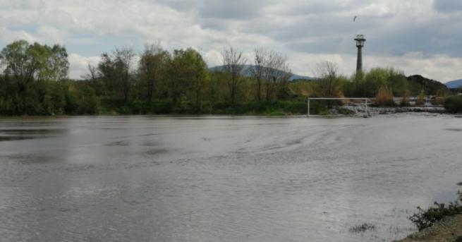 България Скъса се дига в пернишки квартал Има готовност за