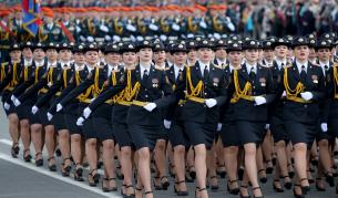 Въпреки коронавируса, те го направиха – пълен военен парад