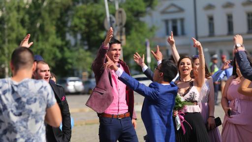  Хиляди зрелостници с писмо до МОН, желаят си баловете 