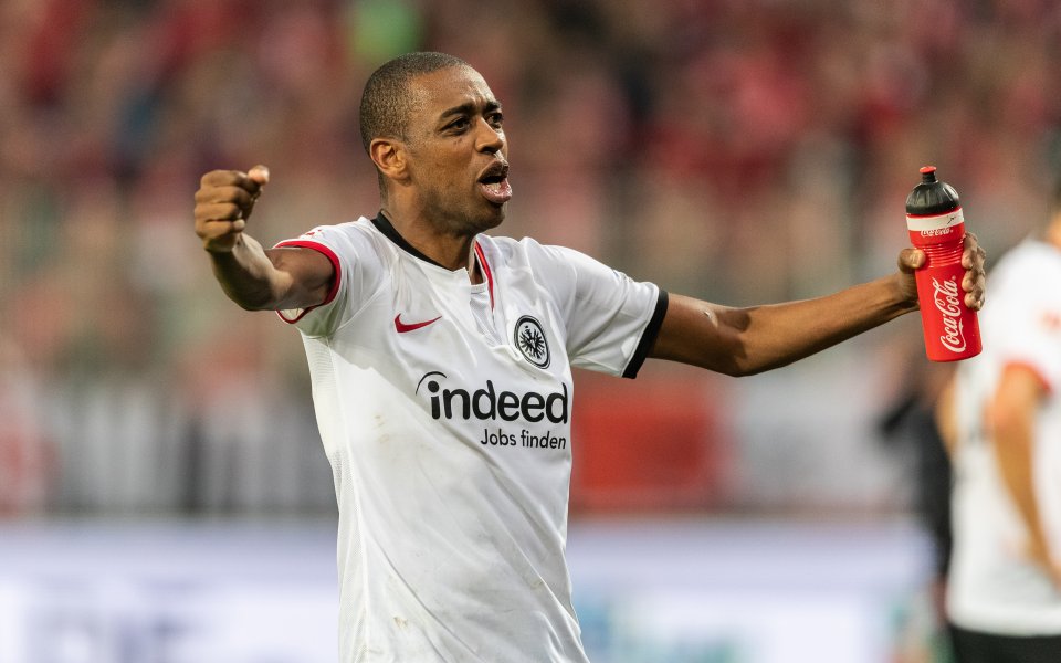 Швейцарският халф Желсон Фернандеш обяви, че ще прекрати състезателната си