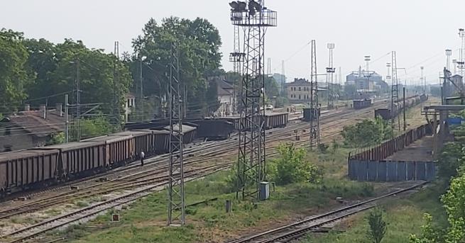 България Товарен влак дерайлира край Нова Загора СНИМКИ По първоначална