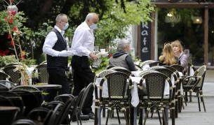 Скок на коронавируса след отварянето на моловете в Сърбия