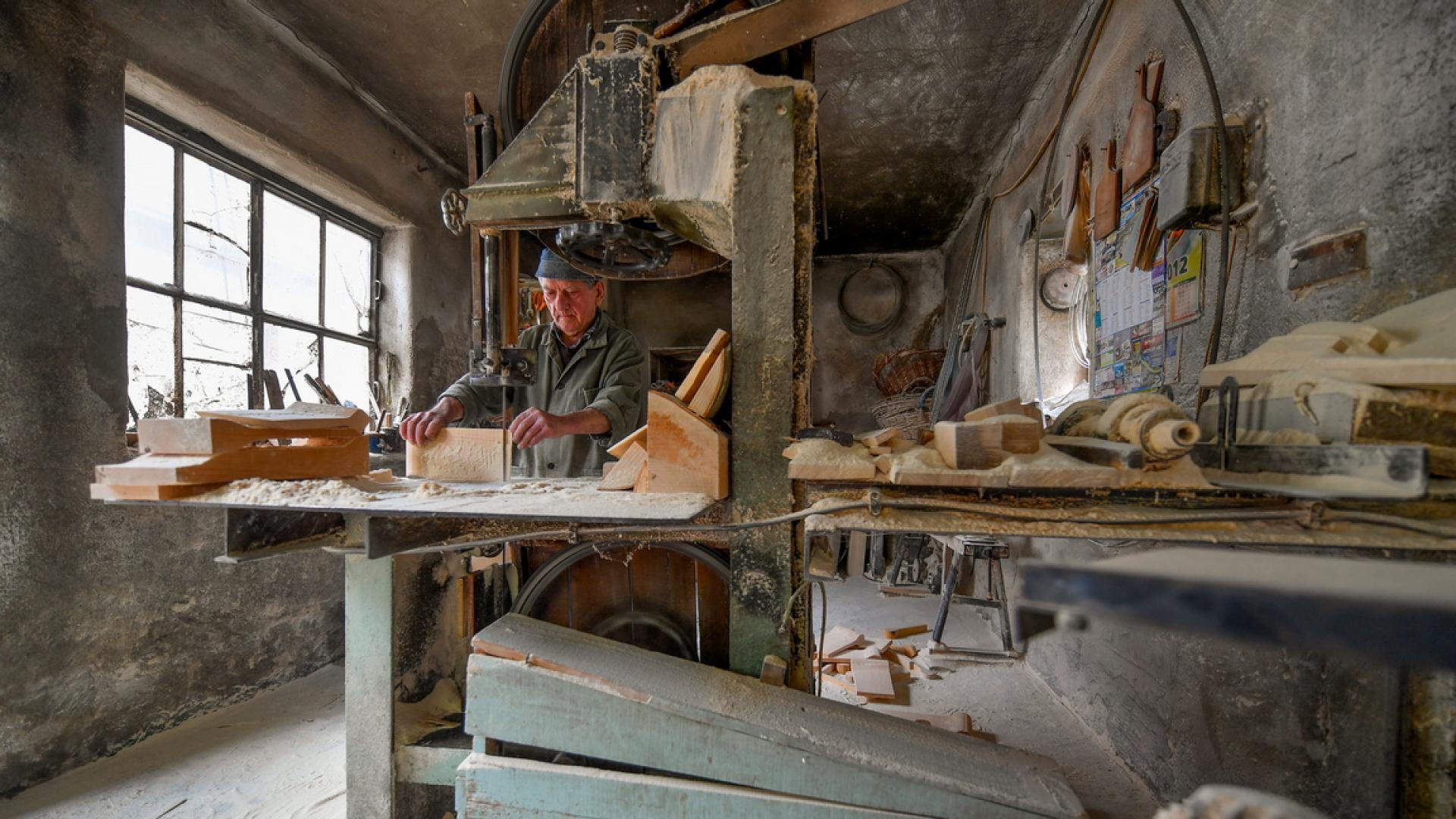 С обещание за ремонти мним майстор завлече хора с хиляди