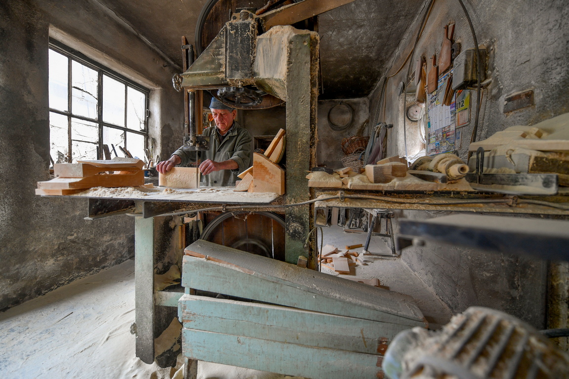 <p>Преди дървените лъжици се произвеждали само в Matrakeresztes и това е било заниманието на почти цялото село.</p>