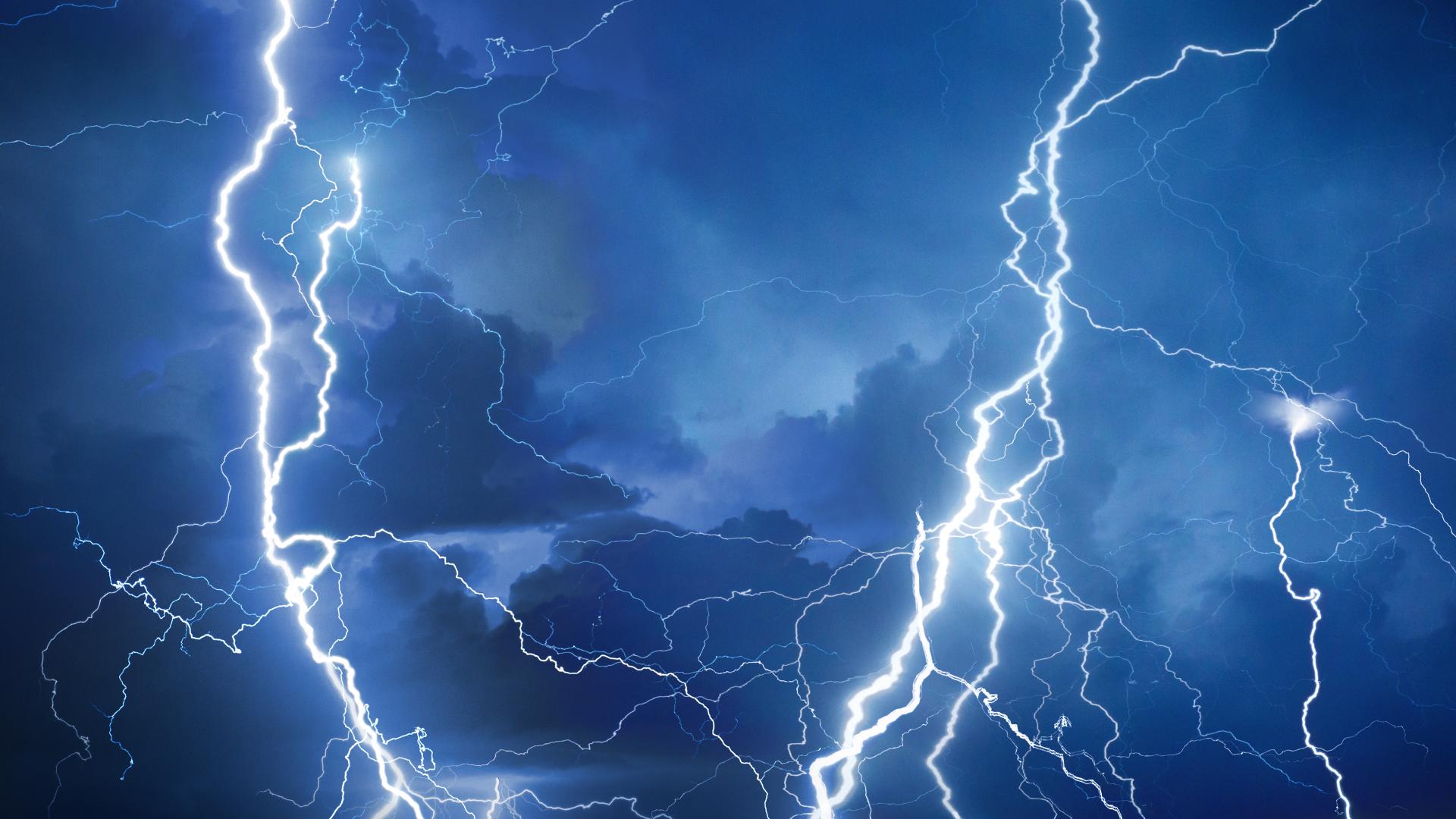 Мълния е предизвикала пожар в трънското село Цегриловци съобщиха от