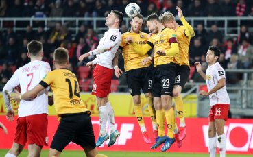 Германската футболна лига отложи трети мач на Динамо Дрезден във