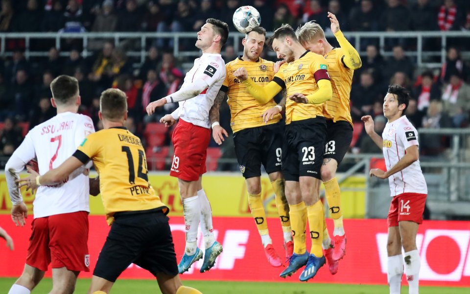 Германската футболна лига отложи трети мач на Динамо Дрезден във