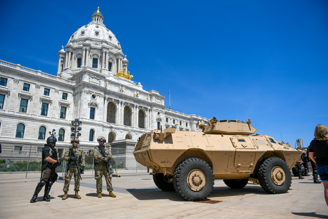 <p>През последните няколко дни американските власти са задържали над 4000 души по време на вълната от протести в страната, съобщиха американски медии.</p>

<p>&nbsp;</p>