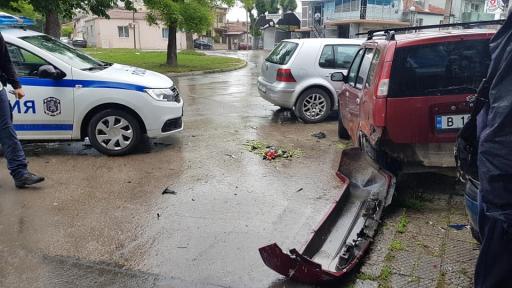  Каскада във Варна, водач опустоши коли и блъсна пешеходка (Видео) 