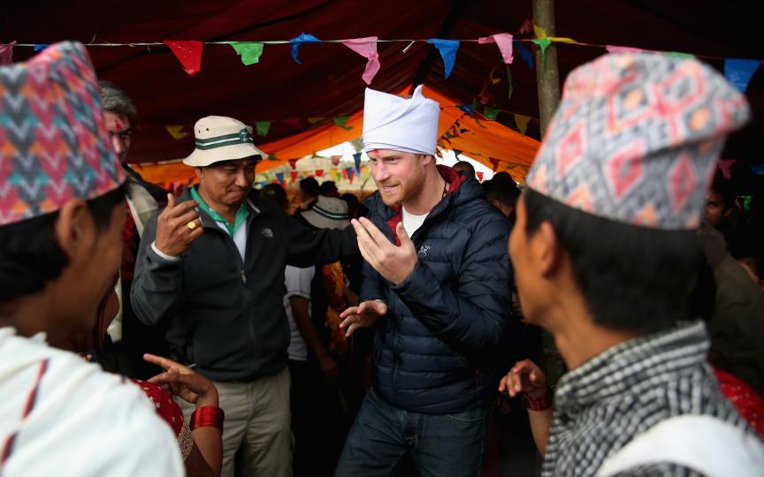 <p>Тук той е на посещение в Непал през същата година.</p>

<p>&nbsp;</p>