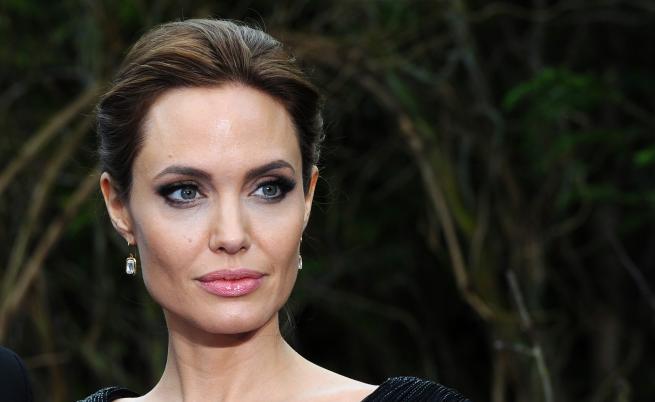 Анджелина Джоли се появи изненадващо в Украйна