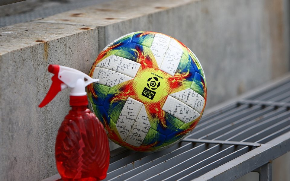 Германци ще играят футбол голи в знак на протести