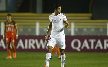 Редица европейски клубове се интересуват от защитника на Сантос Лукас