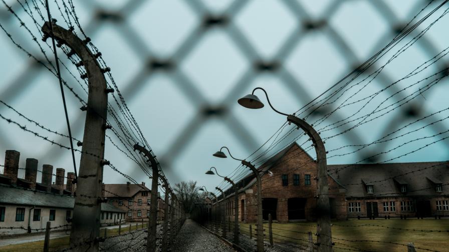  Ужасяващите лагери в Синцзян: Как Китай превъзпитава уйгурите 