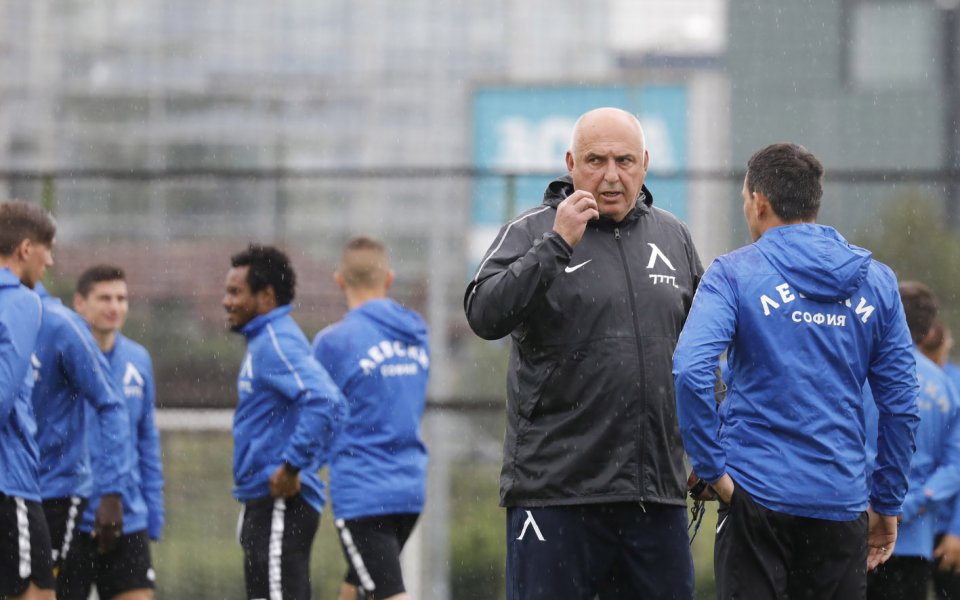 Ръководството на Левски официално обяви раздялата си с Петър Хубчев