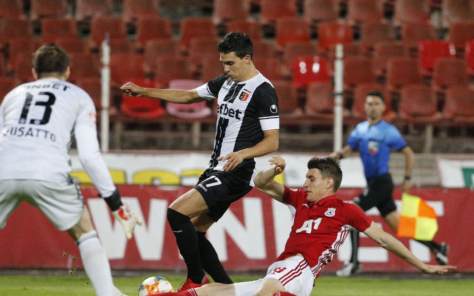 Феновете на Локомотив Пловдив са ядосани на нападателя Анте Аралица