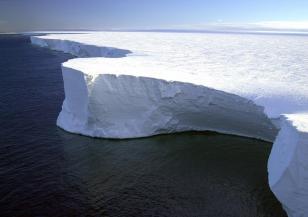 Айсберг с размерите на Лондон се откъсна в Антарктида