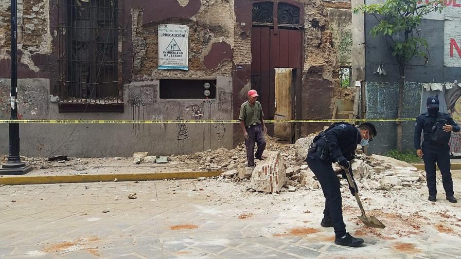  Мощно земетресение раздруса Мексико, има жертва 
