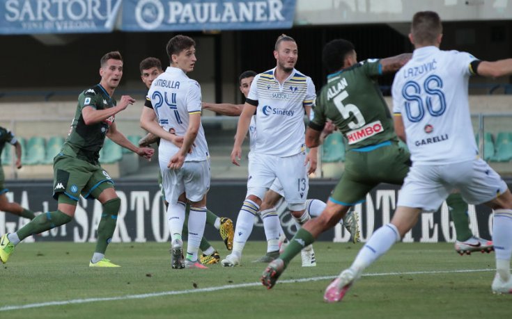 Наполи с 4-а поредна победа в първенството