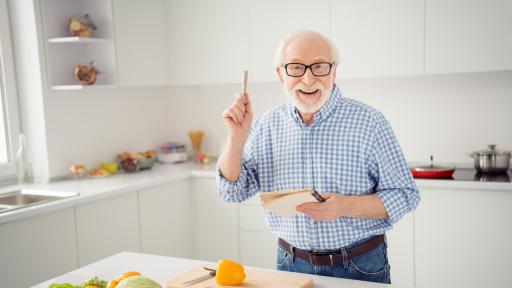  Дядо стана интернет звезда с помощта на ковид 