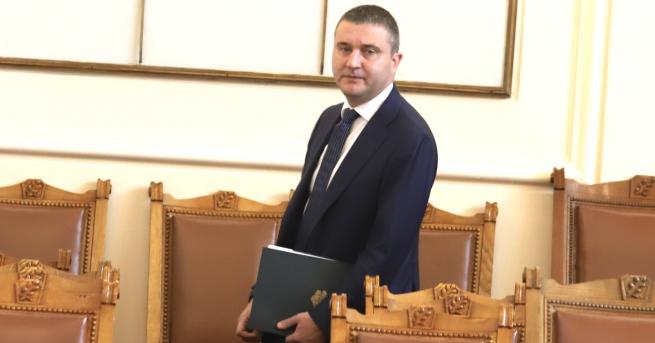 България Горанов намекна, че БСП и ДПС също са участвали