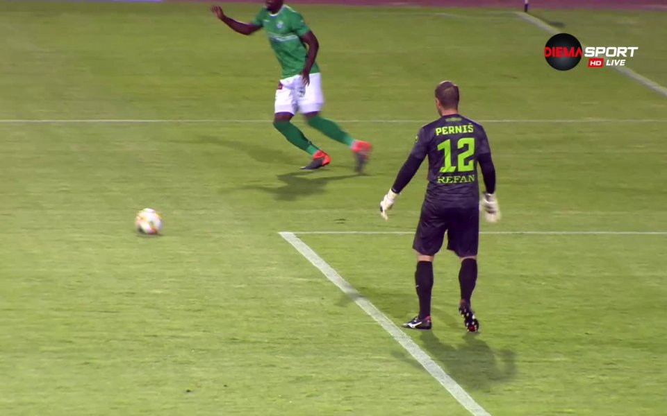 В 22-ата минута Найджъл Робърта се възползва по перфектен начин