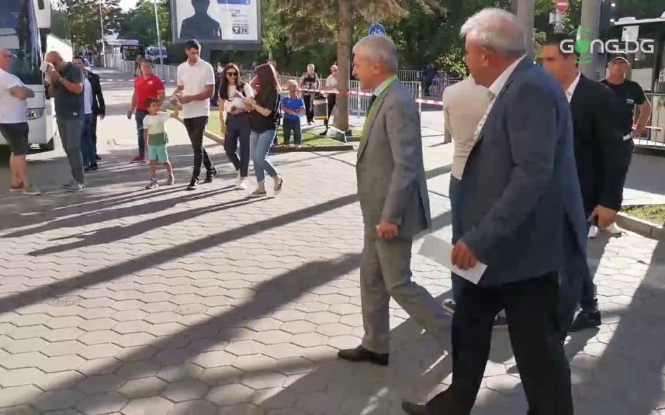 .native-ad-suggested-news { position: relative; margin-bottom: 40px; width: 100%; padding: 20px